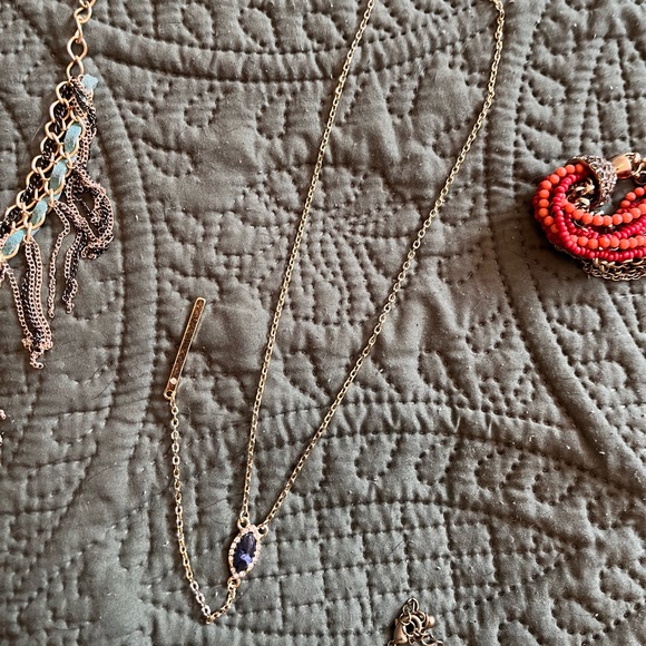 Bundle of 8 necklaces some chunky, some long, some short/choker - Picture 10 of 10